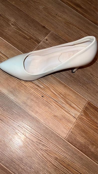 Туфли шпильки в хорошем состоянии, средний каблук