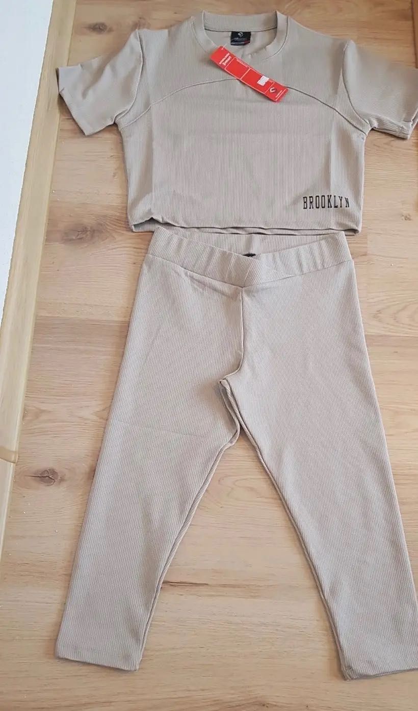 Дамски комплекти с потник и клин или тениска и клин 7/8 S/2XL