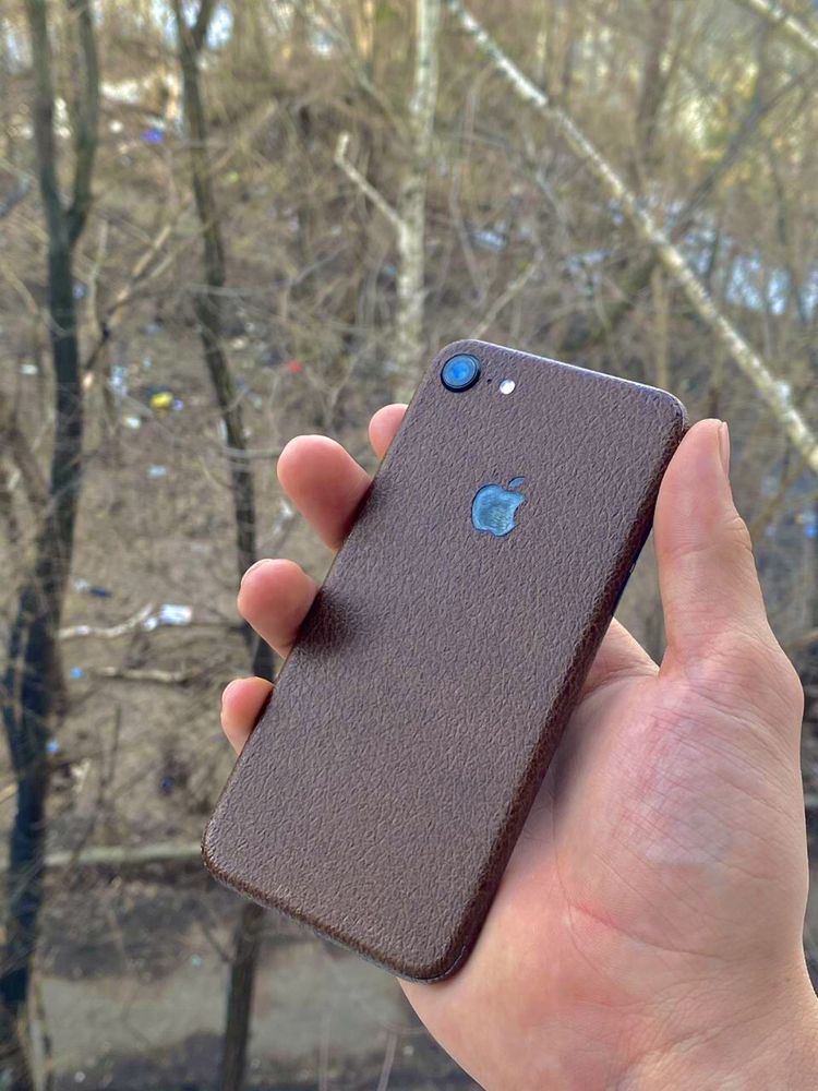 Продаю iPhone 7