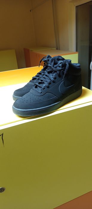Продавам Nike Court Vision Mid black