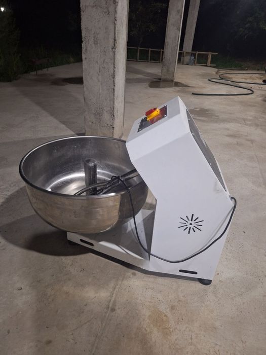 Hamir yoyish mashinasi