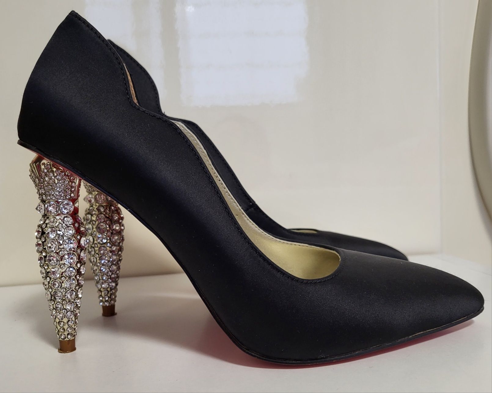 Pantofi negri satin stiletto piele naturala talpa roșie