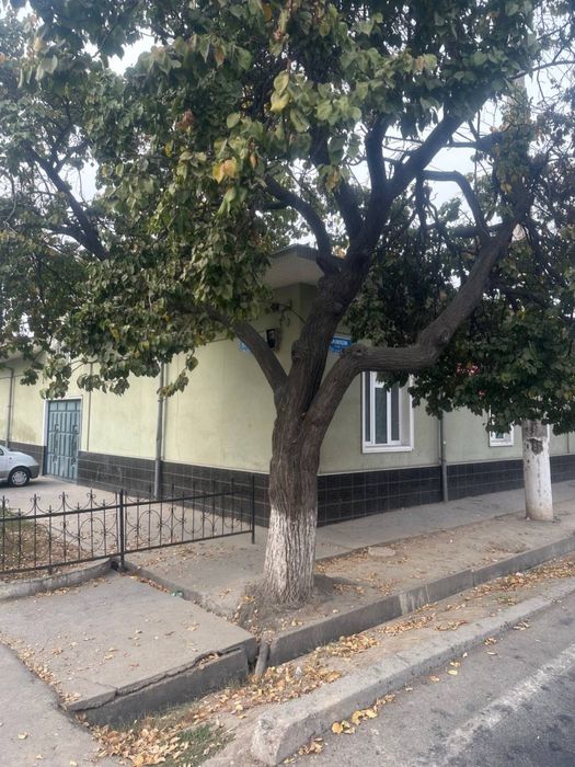 Uchastka sotiladi hovli 3 sotix