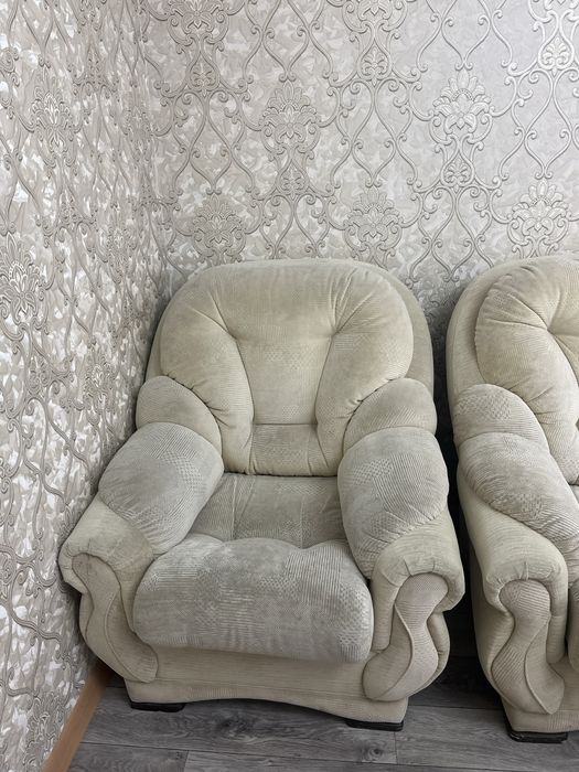 Отдам даром  диван и два кресла в хорошем состоянии