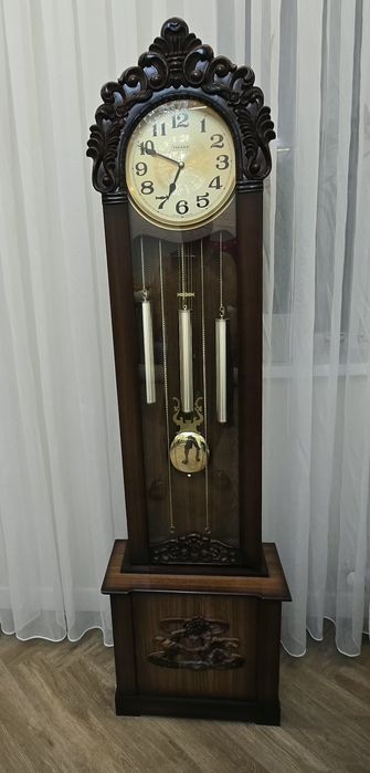 Напольные часы, для украшения и интерьера. Очень точные.