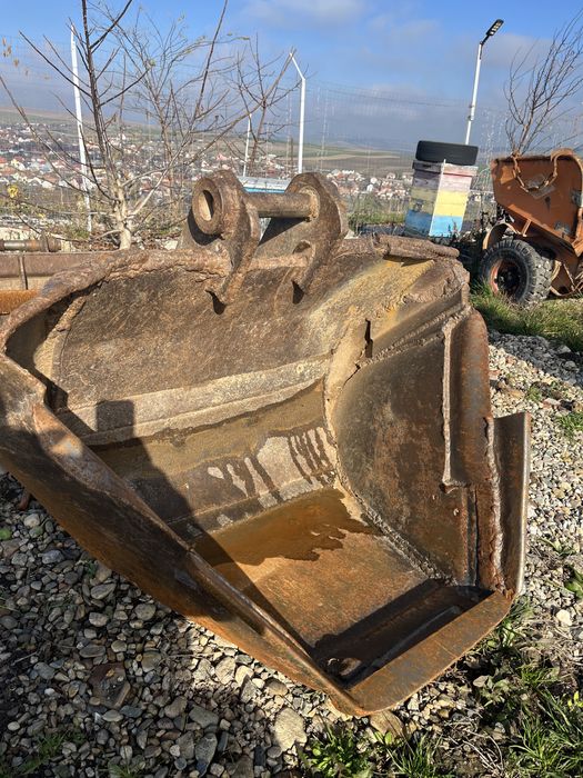 Picon / Ciocan hidraulic JCB si cupa trapezoidala rigole buldoexcavato