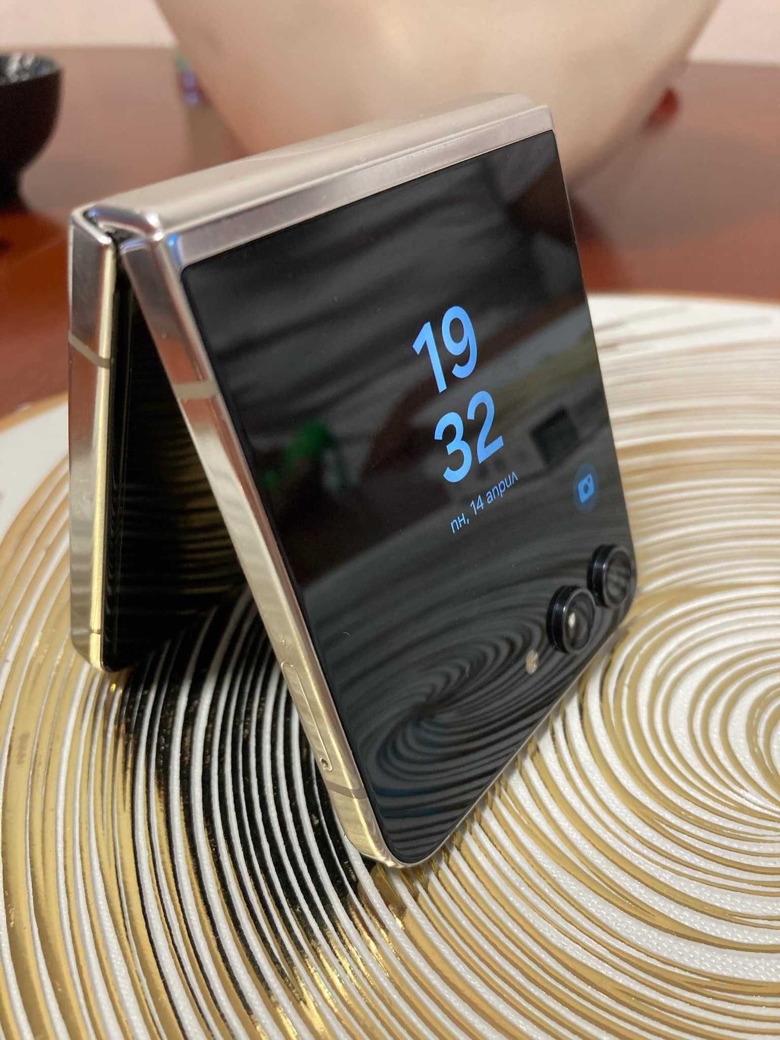 Samsung Z Flip 5 с гаранция