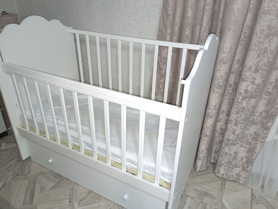 Продам детскую кроватку