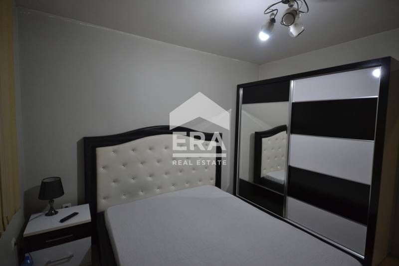 Продава се Тристаен апартамент в Хасково, Център - 100 кв.м за 1377 €/кв.м - Снимка #8