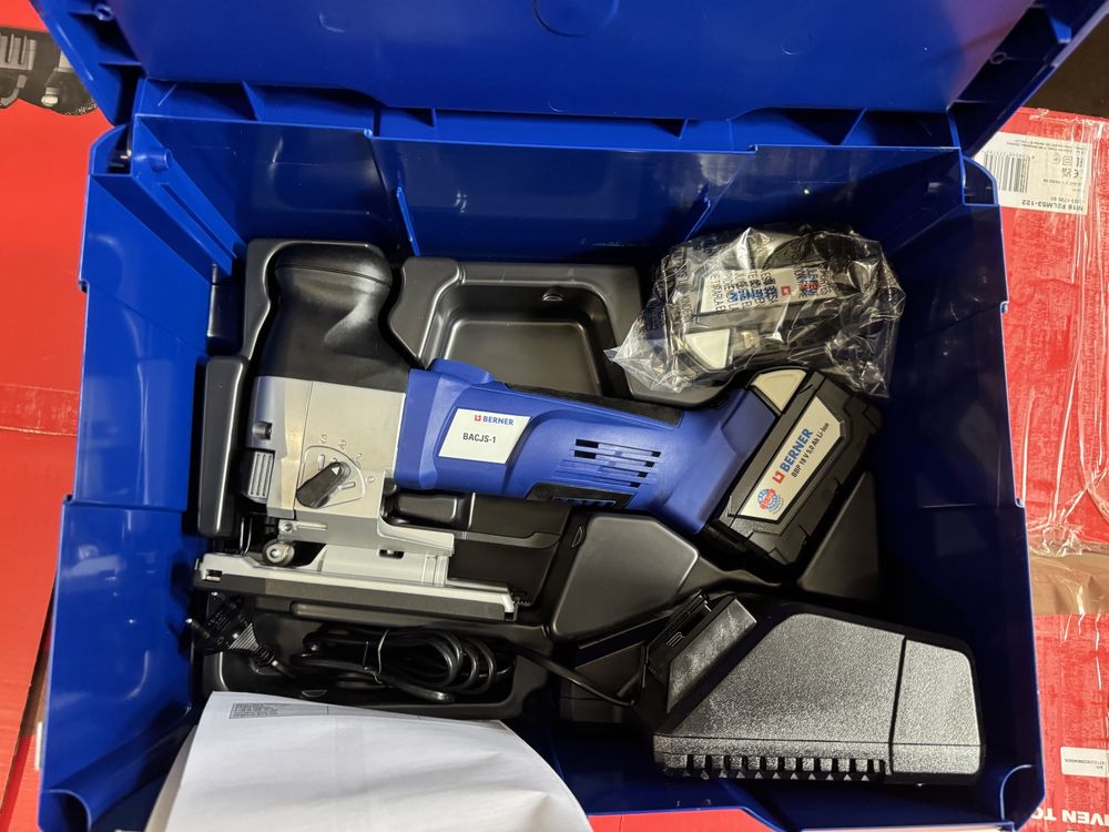 Fierăstrău/Pendular Berner Milwaukee cu acumulatori 18 V BACJS-1