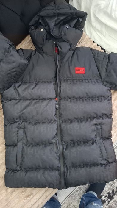 Vând geaca Hugo boss calitate premium