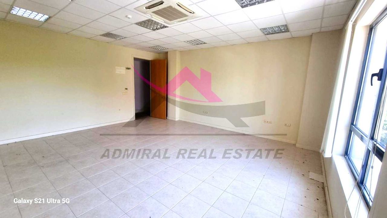 Дава се под наем Офис в Варна, Младост 2 - 100 кв.м за 800 € - Снимка #2