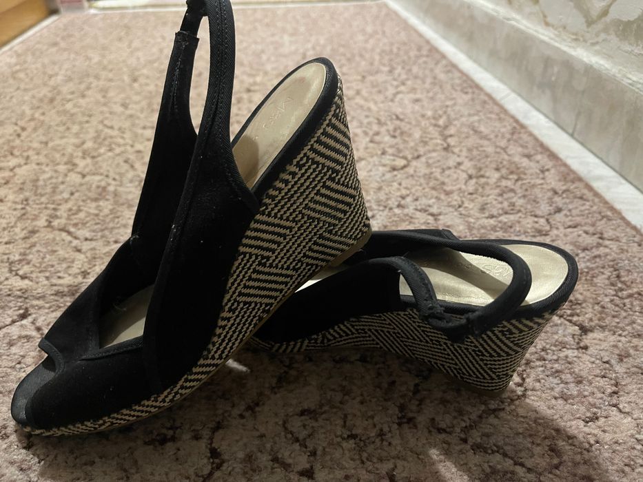 Дамски Сандали, черни, в отлично състояние