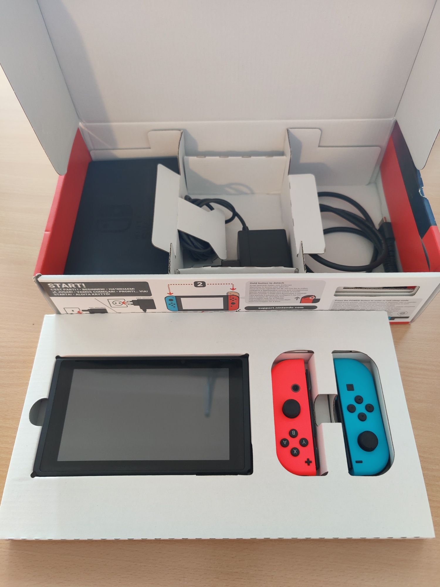 Consola NINTENDO Switch (Joy-Con Neon Red/Blue) HAD