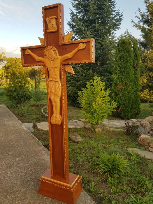 Troița cruce sculptată in lemn masiv dim 2m înălțime
