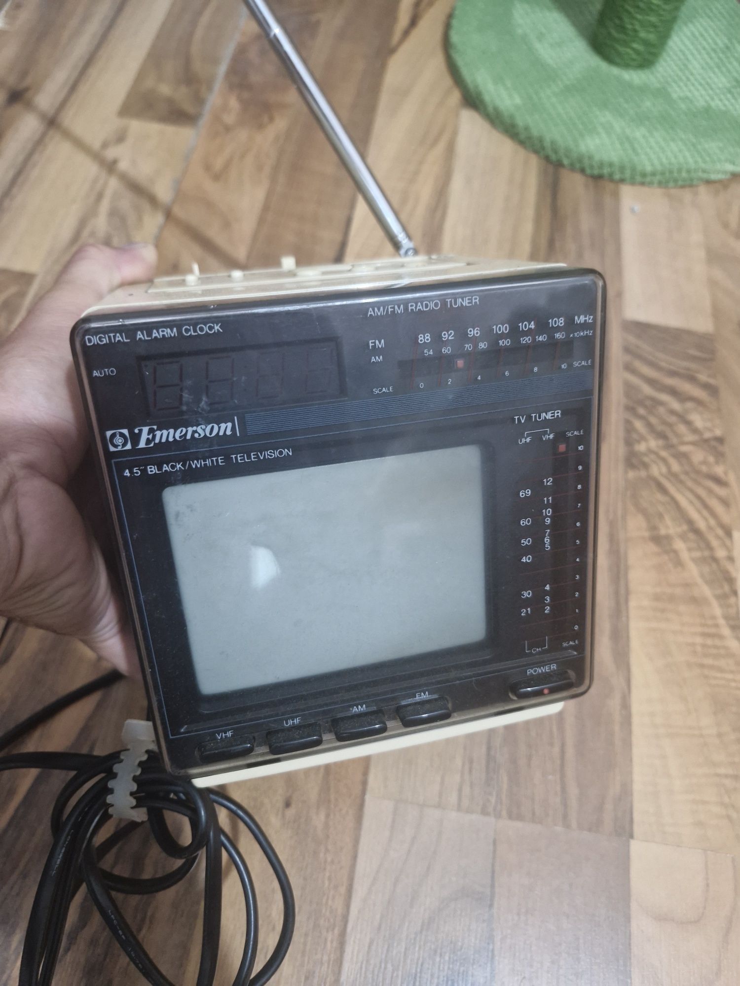 Radio Tv cu ceas Emerson 1987