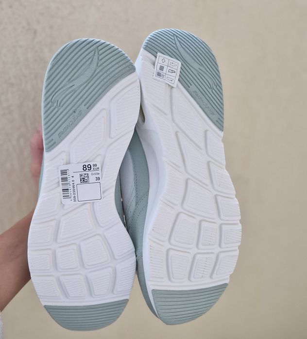 Vând adidsi Skechers