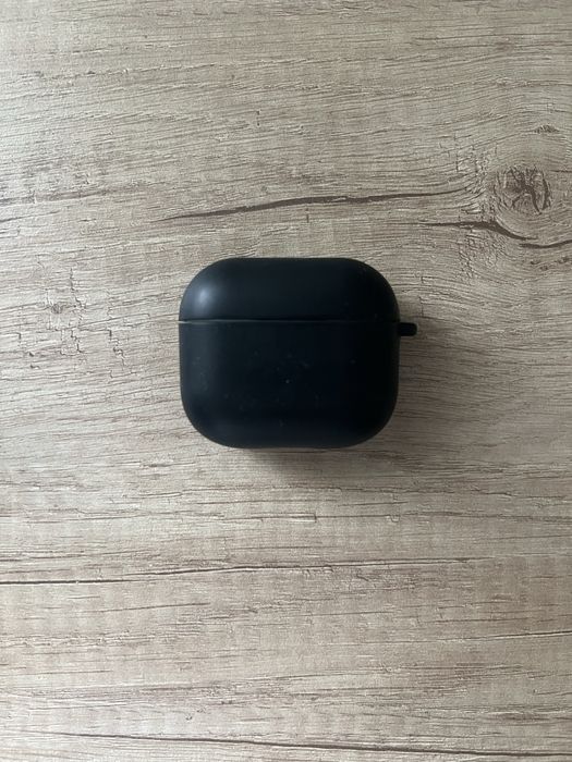 Кейс от наушников AirPods 3 в хорошем состоянии, без поврежнений!