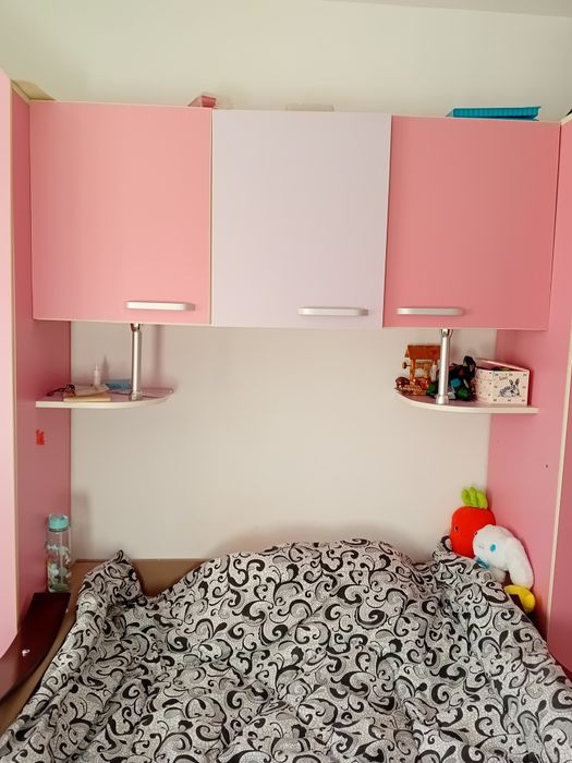 Mobila de Dormitor fete, în stare foarte bună