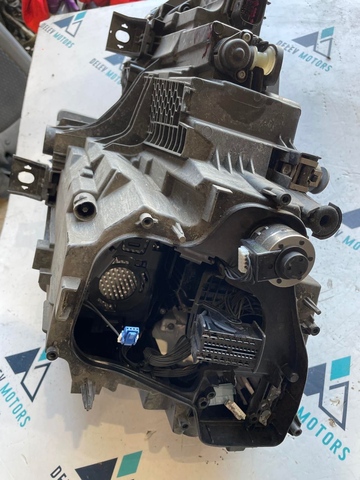 4M8941036 десен фар full led matrix от Audi Q8 2018 г. със забележка