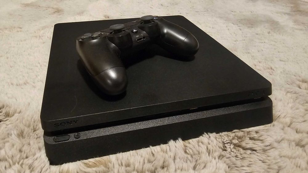 Продавам Playstation 4