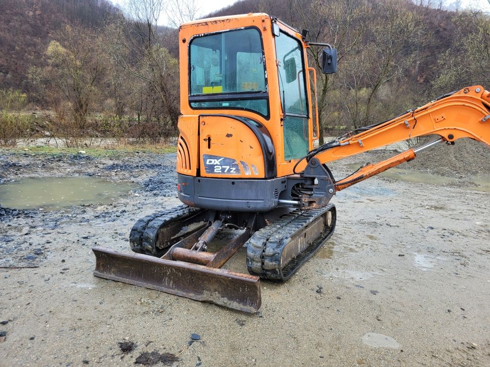 Vând excavator dosan DX27z