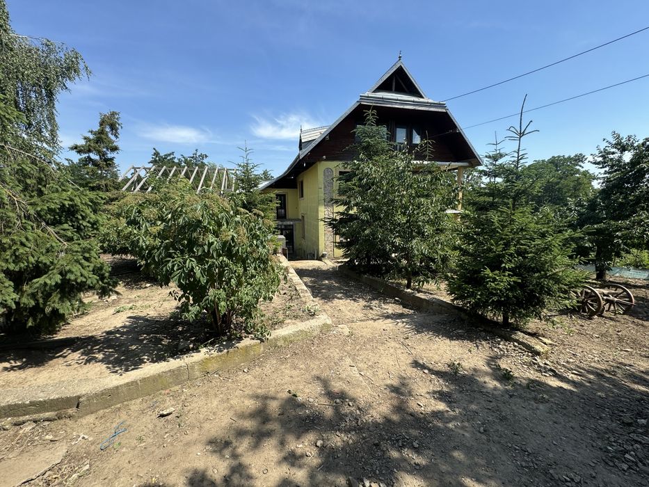Casa, 330 mp si 1300 mp teren, Plopeni