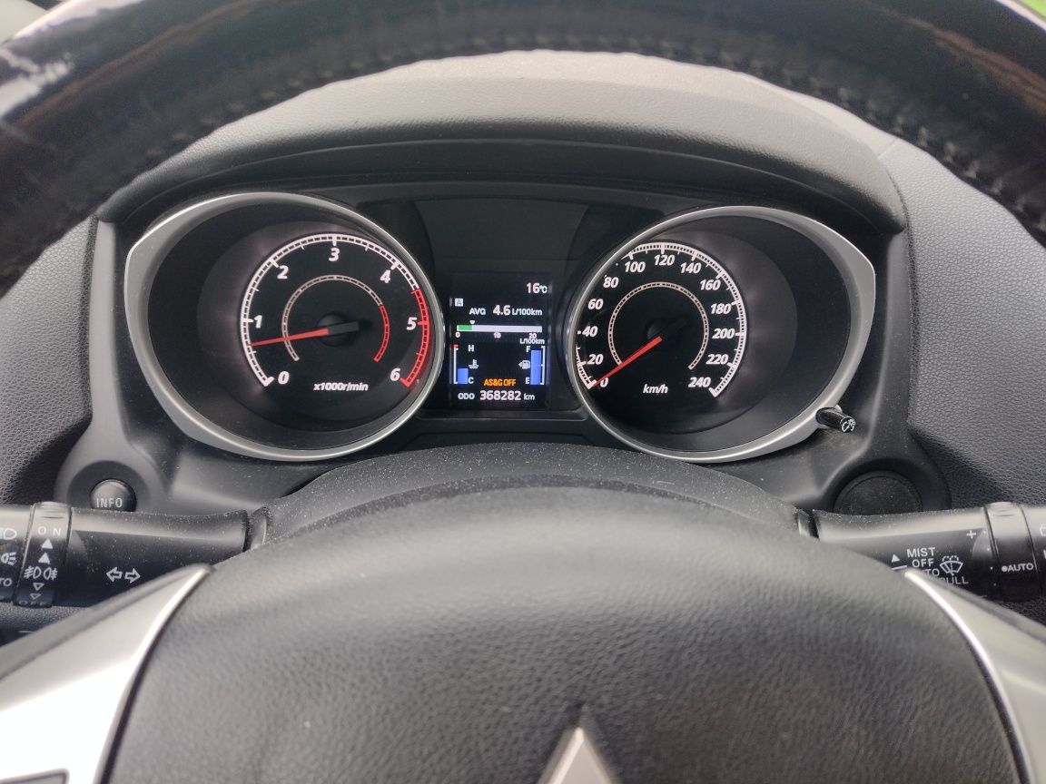 Vând urgent Mitsubishi asx 4x4
