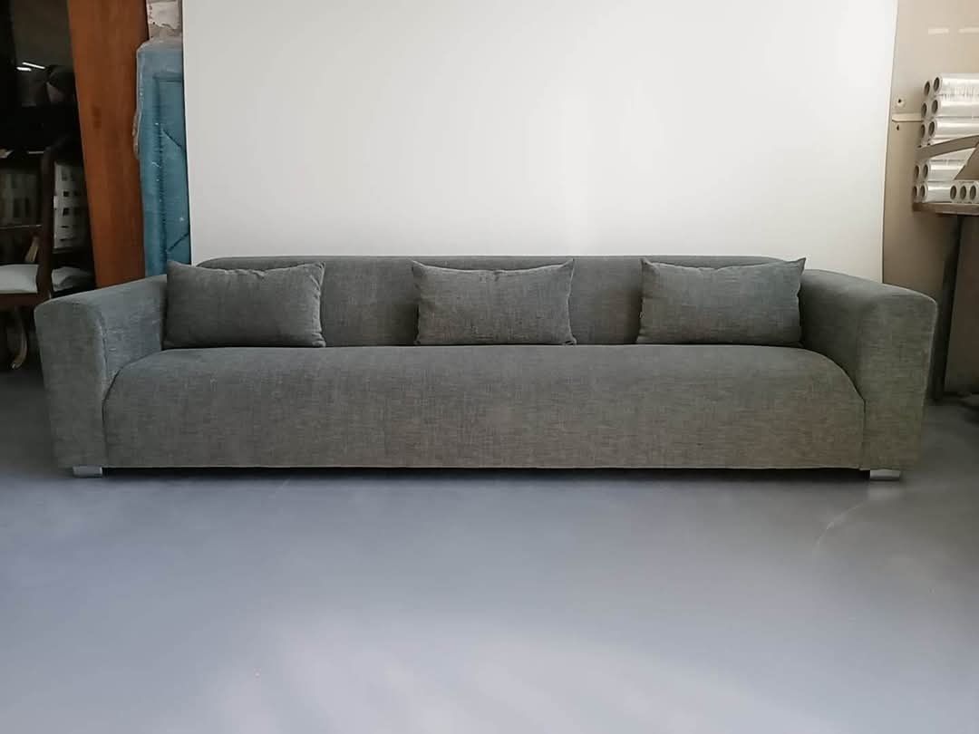 Canapea fixă foarte confortabila