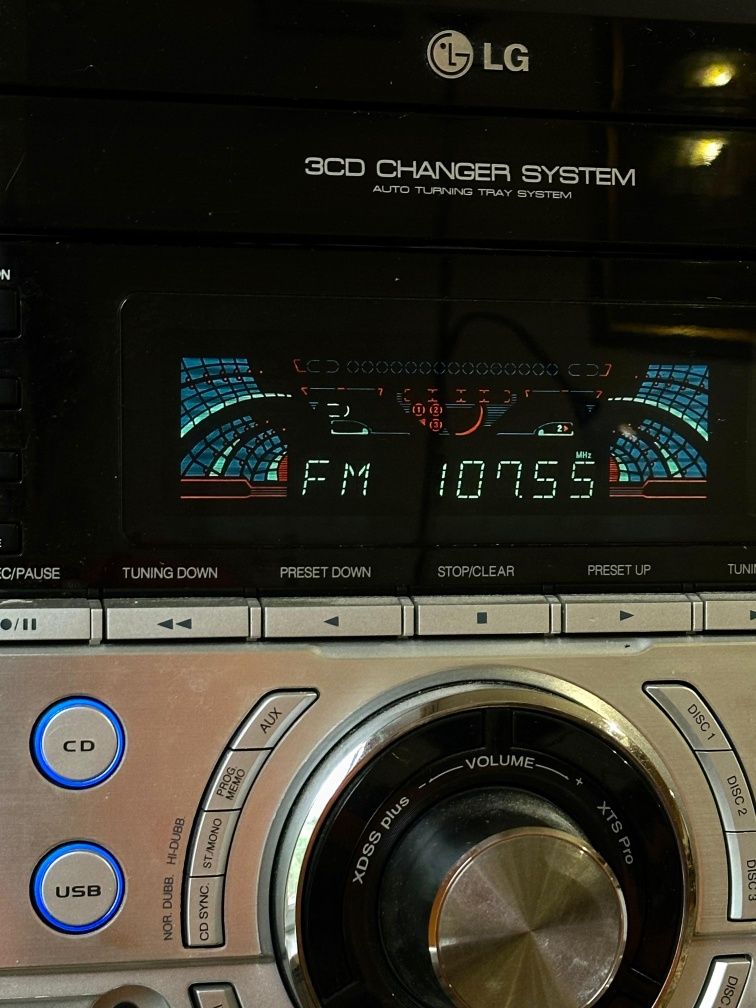 Продаётся музыкальная система LD 3CD Changer System с 4 колонками!