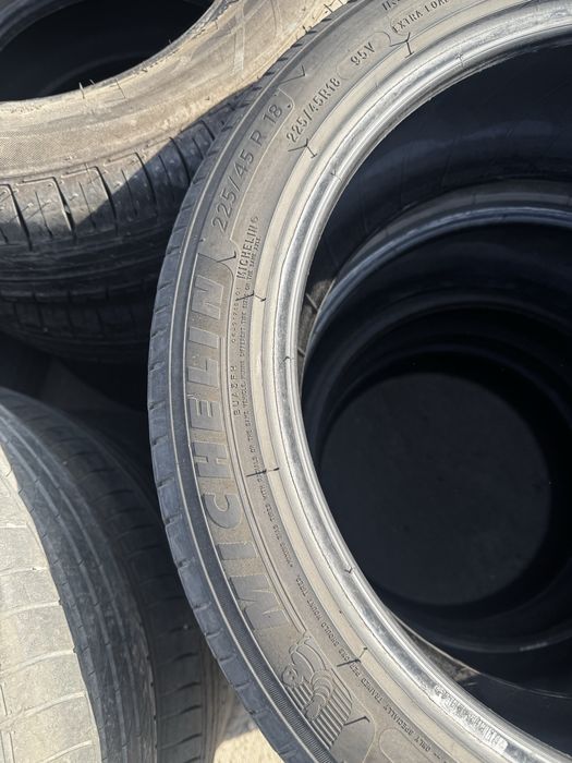 R18 Michelin 225/45/18.  2 dona