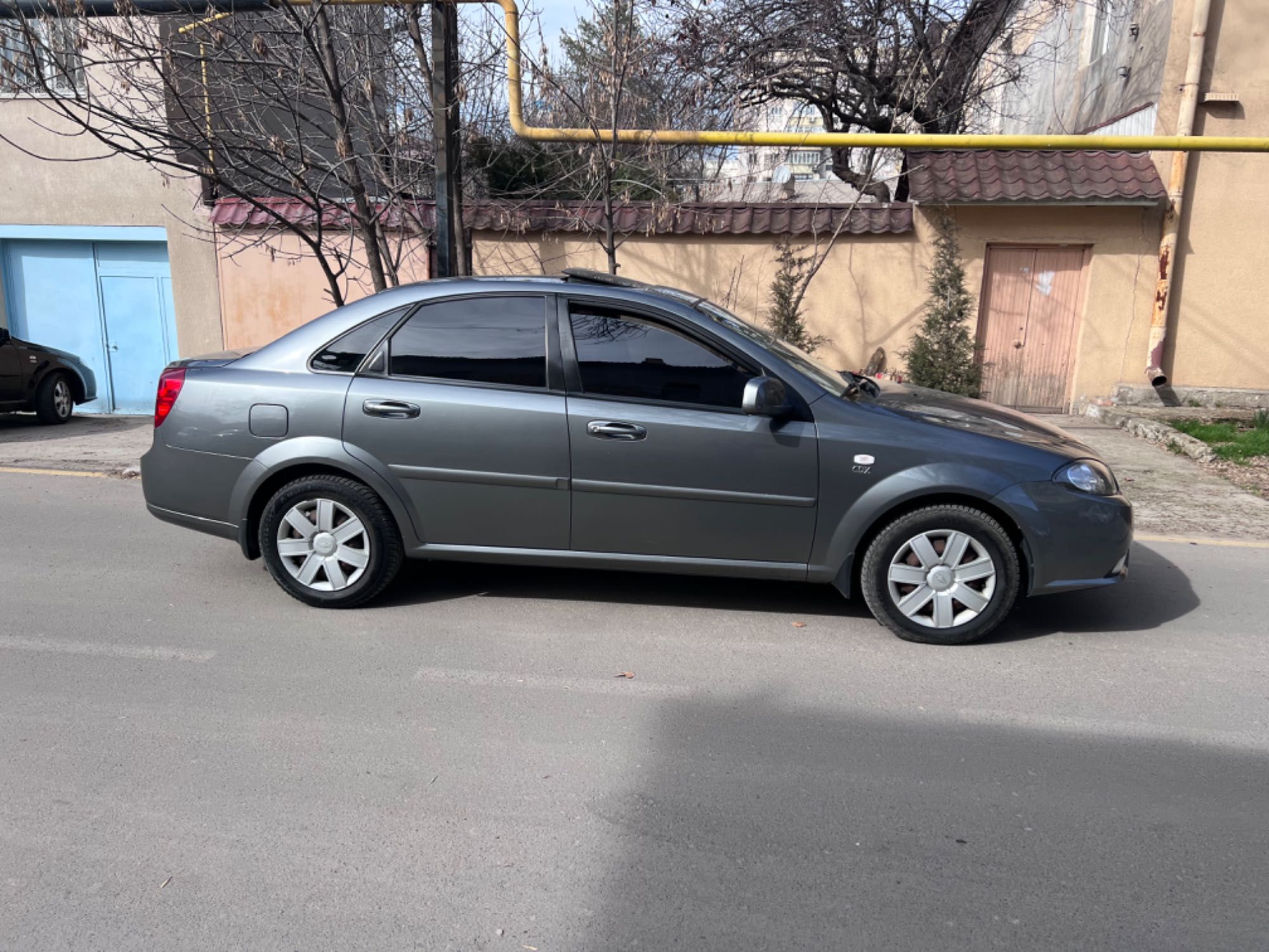 Автомобиль Lacetti