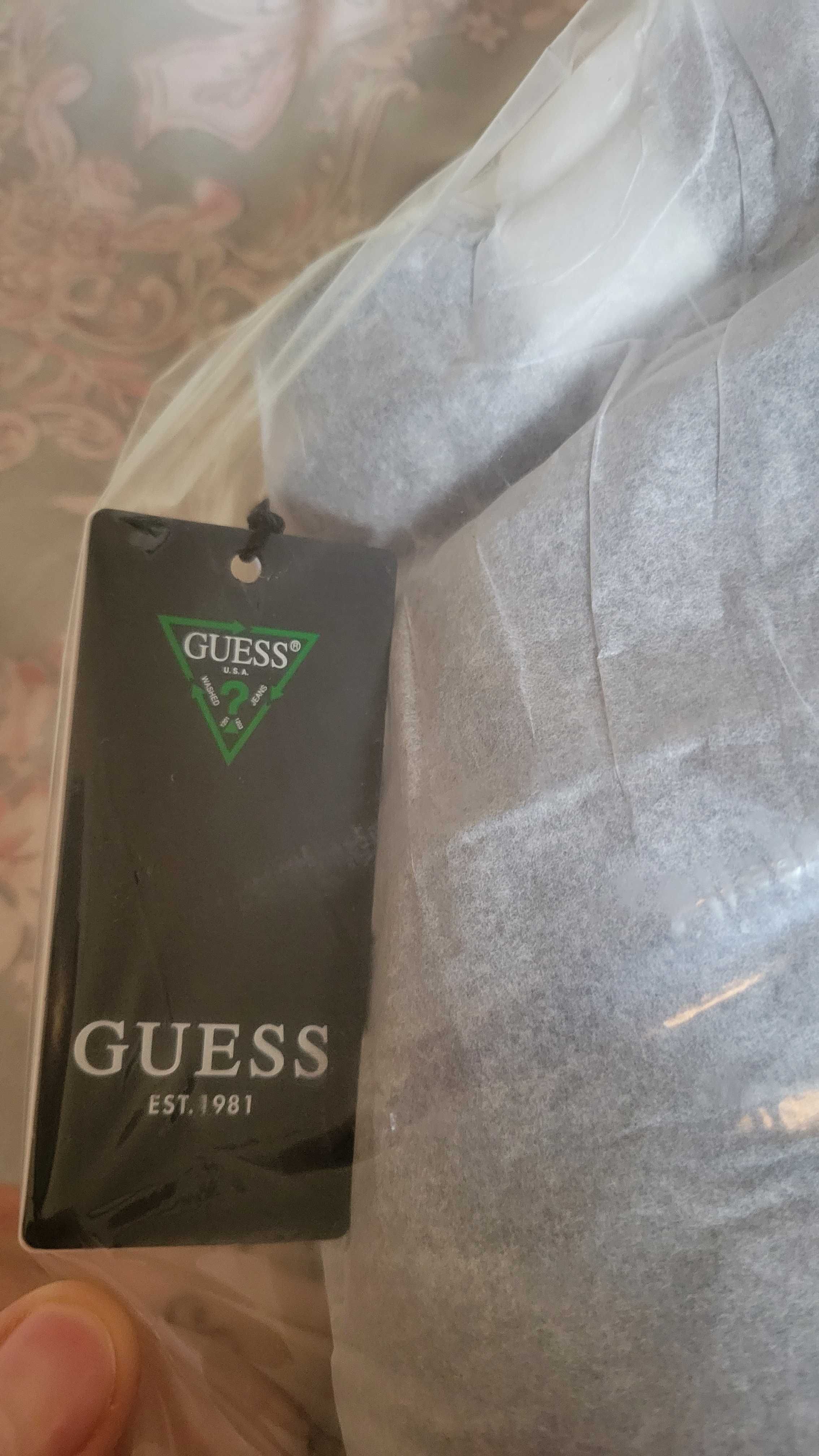 Чантичка Guess - чисто нова, със стикери, оригинална