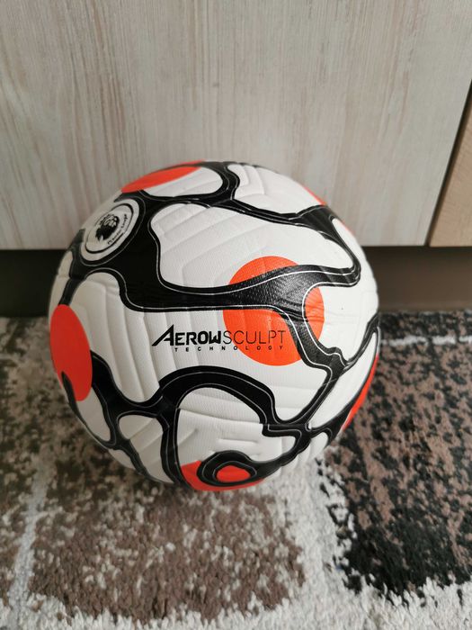 Футболна топка за тренировки и мачове. Чисто нова. Размер 5