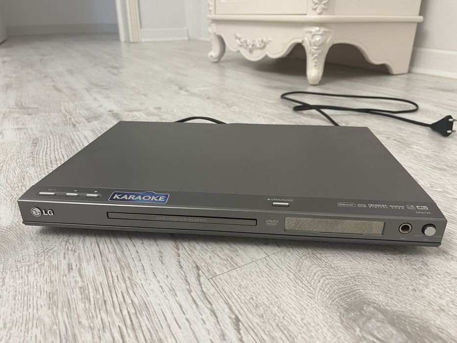 Видемагнитофон  б/у  2000тг