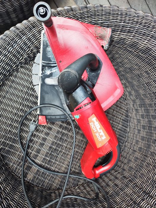 Hilti DCH 300 + Extractor DCH EX 300 Masina de taiat pereti