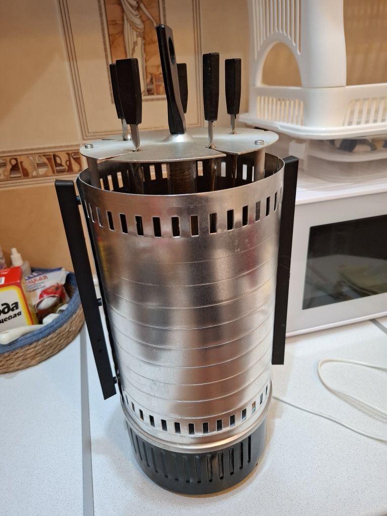 Продам шашлычницу электрическую.