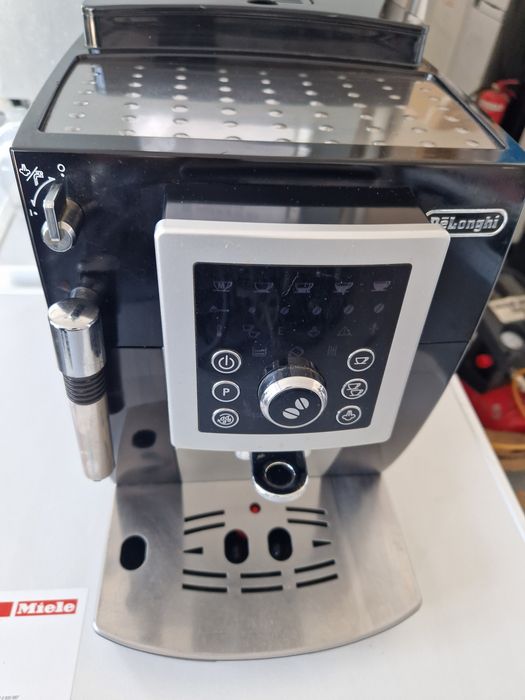Кафе машина робот Delonghi Magnifica