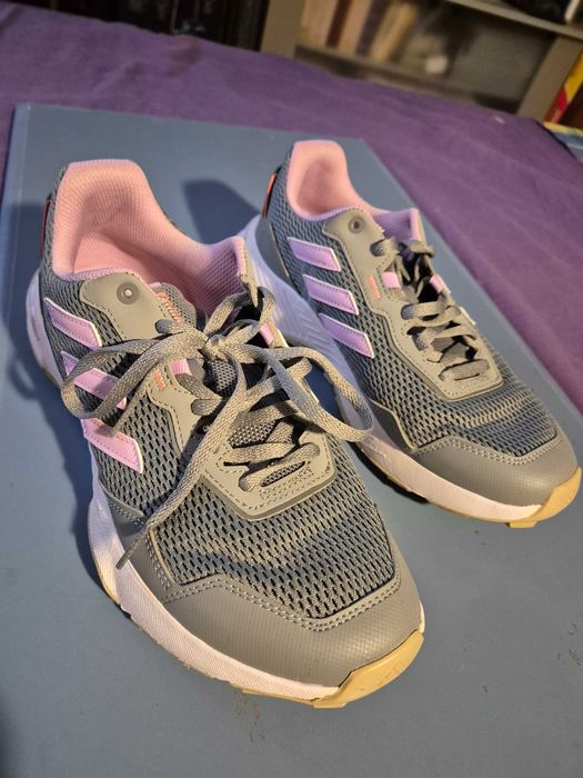 Pantofi sport, dama, ADIDAS, nr 40, purtati o data