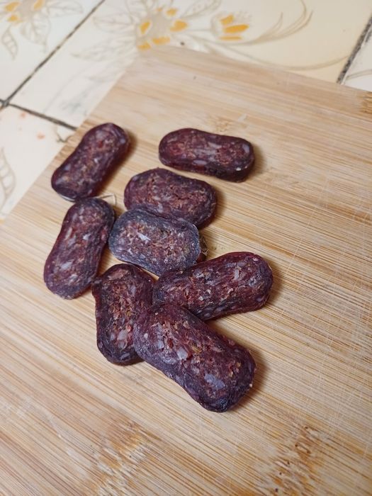 Домашна сланина и домашен телешки суджук