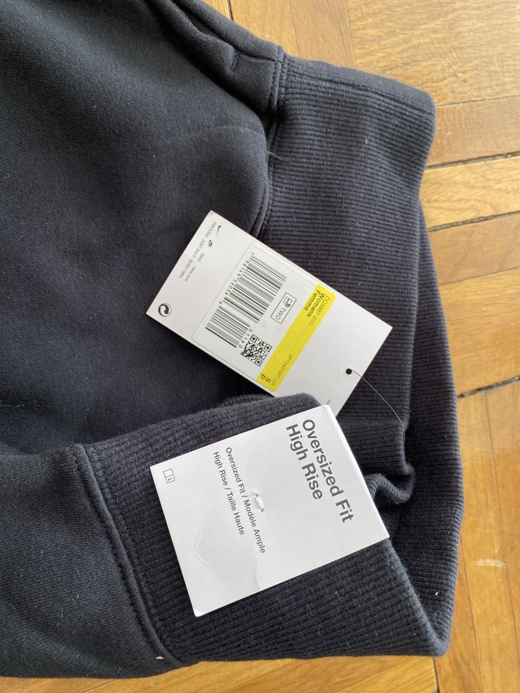 Pantaloni Nike marimea S flausati model oversized