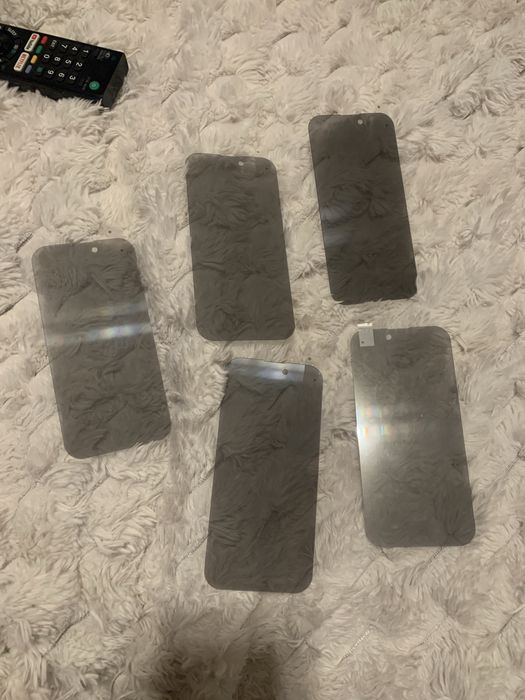 5 протектора за iphone 14 privacy