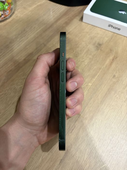 Продавам Iphone 13 64GB