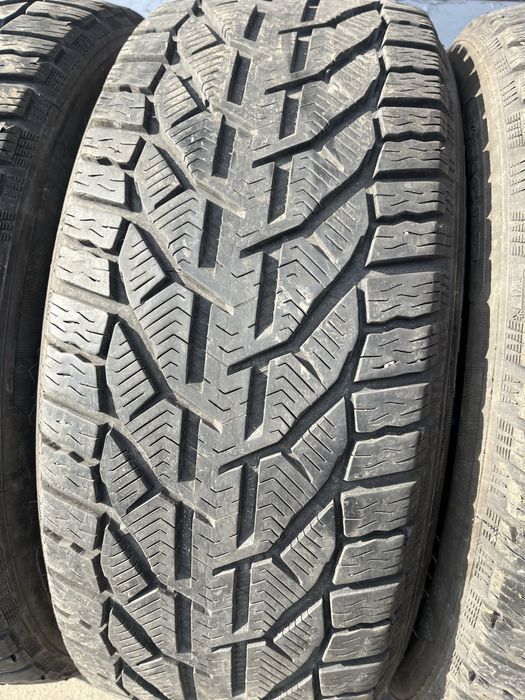 4 бр. зимни гуми 225/50/17 Tigar DOT 3319 2x6 mm 2x4,5-5 mm