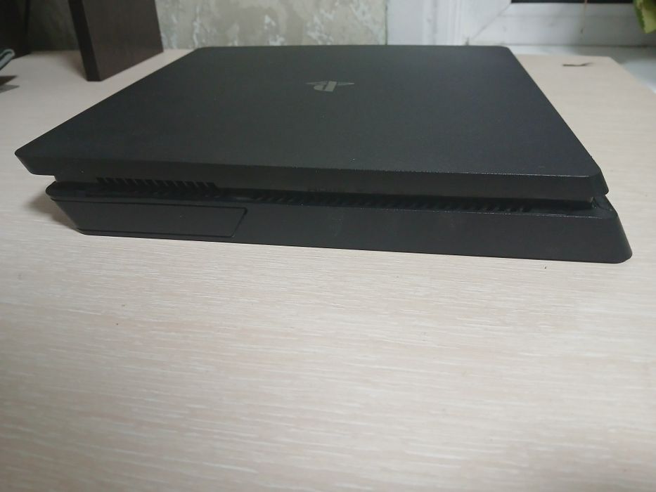 Продаю пс 4 slim в идеальном состоянии