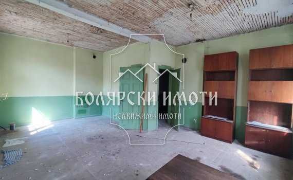 Еднофамилна двуетажна къща в гр. Елена