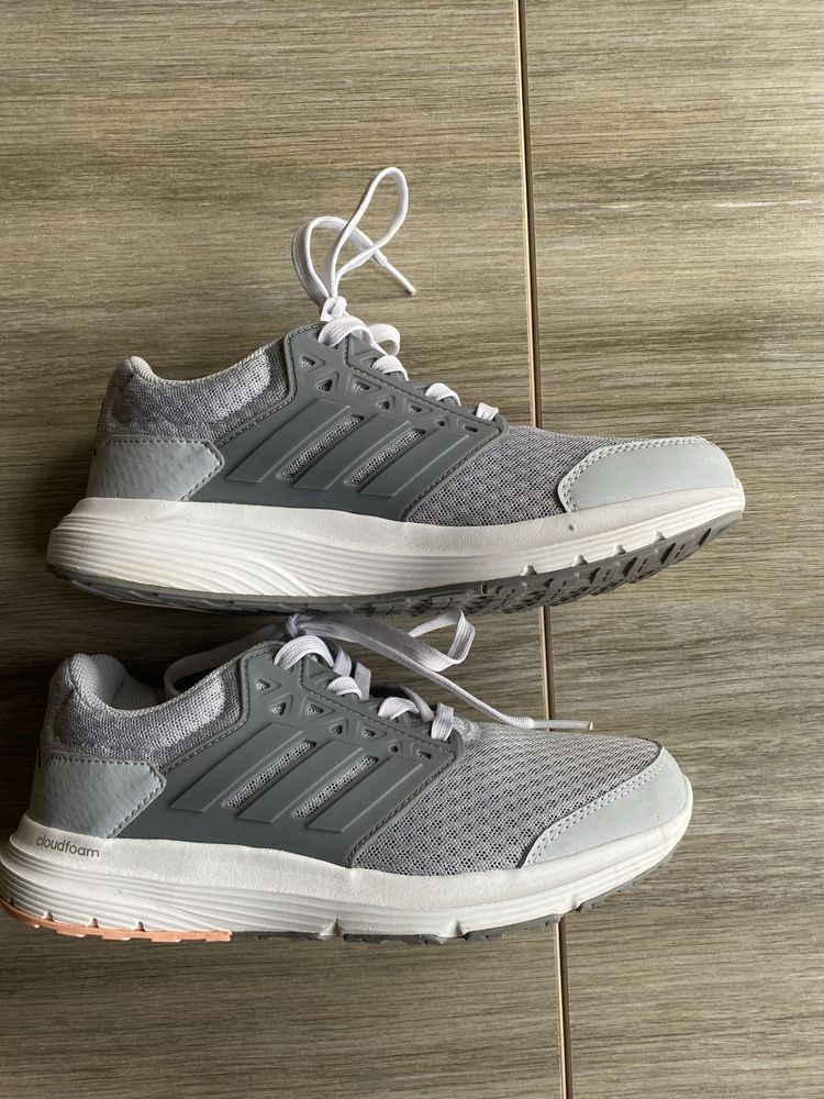 Маратонки adidas N38