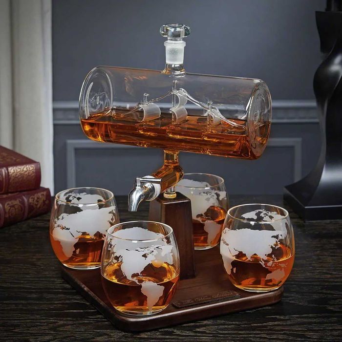 Стъклена бутилка глобус за алкохол с чаши диспенсър буре за уиски вино