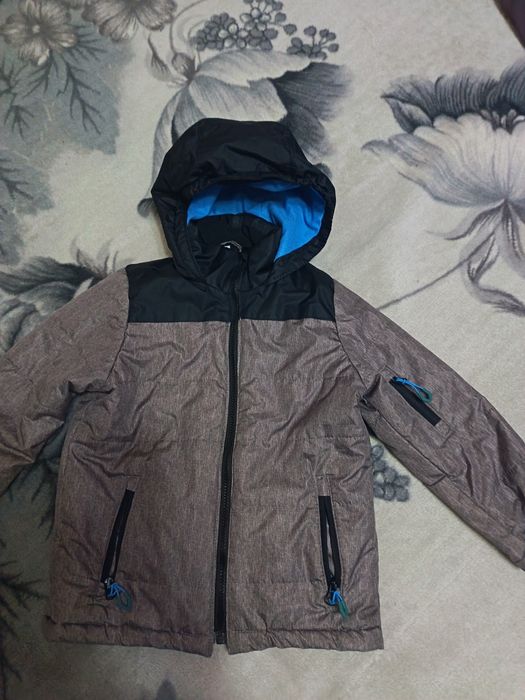 Куртка на мальчика на 5-6 лет рост 116 см