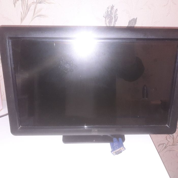 Тъч скрийн монитор